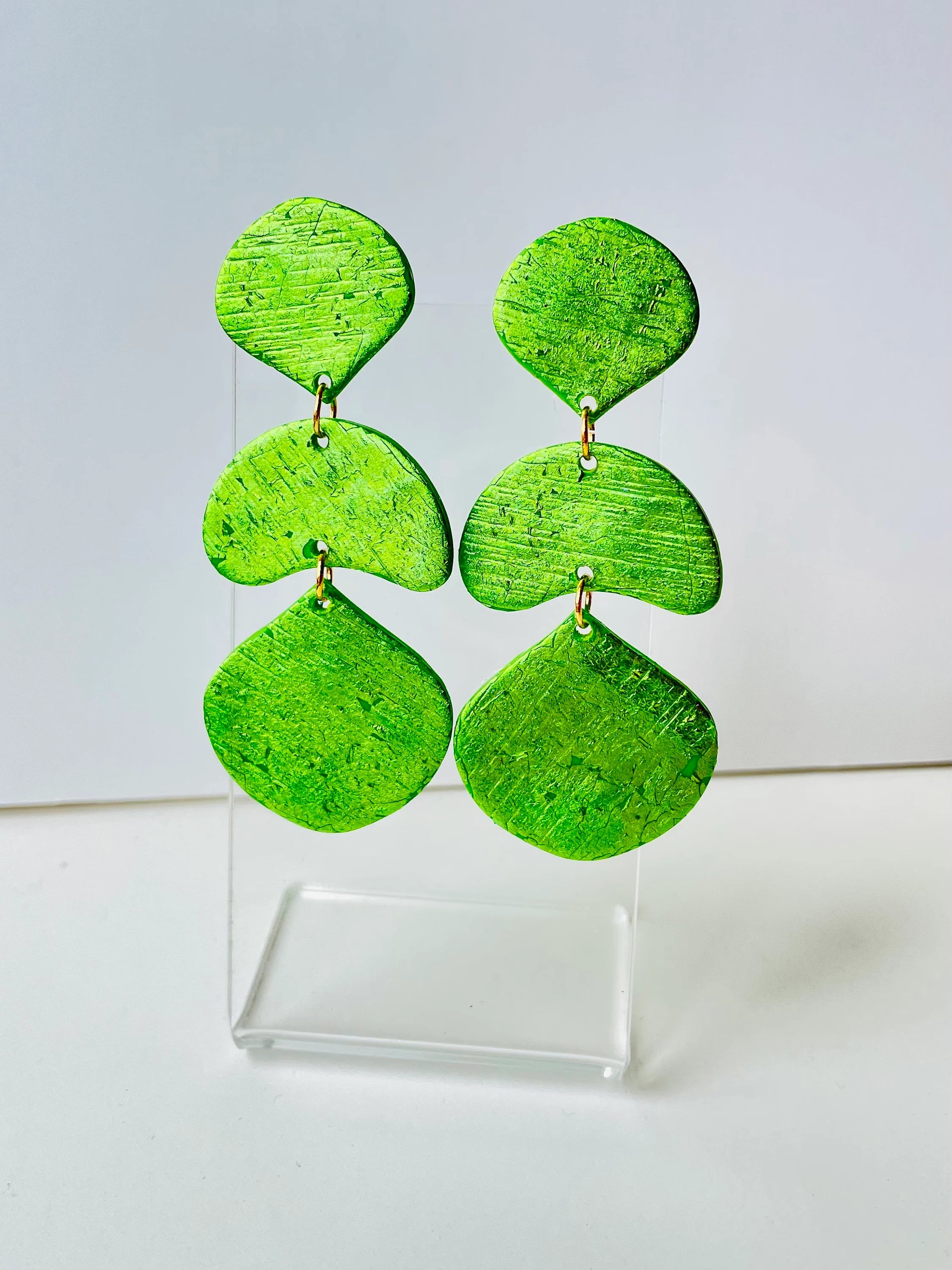 Make the most of the holiday season with these stunning statement earrings. Featuring a vibrant green color and unique texture, they're sure to turn heads at any party. And with their bold design, these earrings make the perfect gift for any fashion-forward friend or loved one. It is always the season for showing off your style! Add a vibrant green accent to your summer dresses on the beach or for an al fresco aperitif!