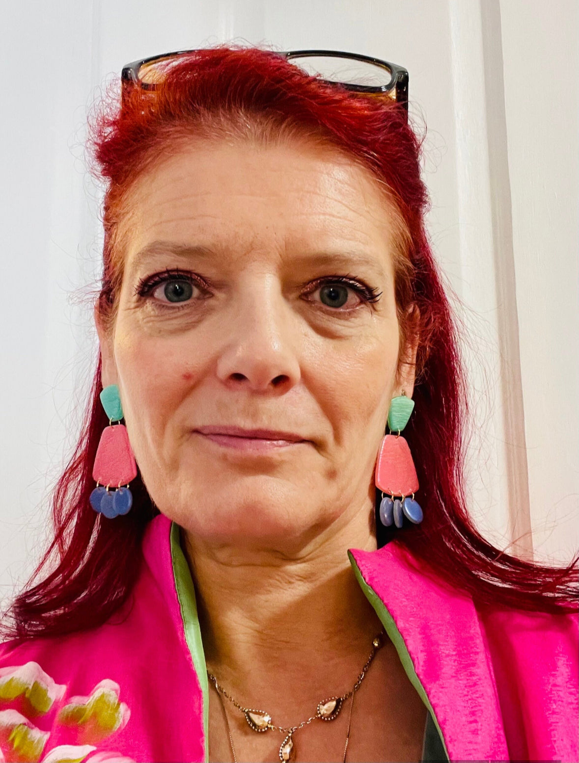 These jewel tones translucent earrings are a rainbow fun accessory! They are perfect for holidays or every day and they would make a great surprise present for a friend. Chandelier handmade earrings, fun style fashion idea. Unique gift. Summer pink earrings. MySaraJewellery pink earrings