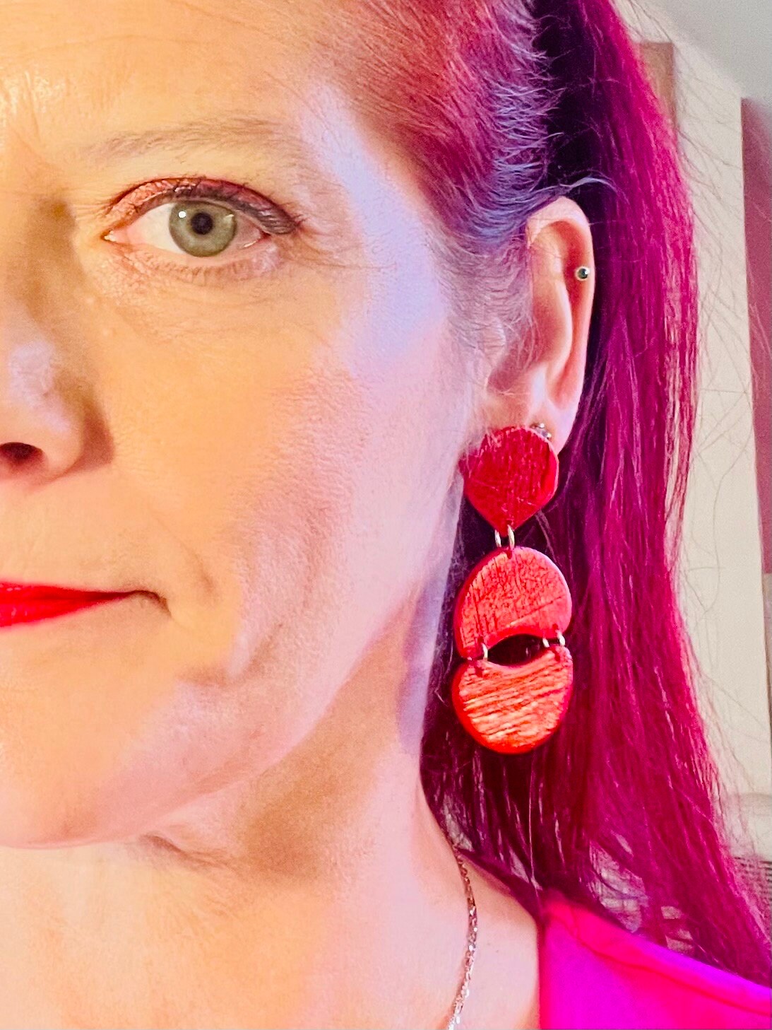Enhance your appearance with our vibrant, bold statement earrings - an ideal choice for a birthday or special event gift. If you adore red, you will adore these red statement earrings! Handmade with polymer clay and red foil, these distinctive drop earrings feature a subtle striped texture that catches the light beautifully.
Stainless steel posts
3 cm width x 7 cm length
Lightweight
Handmade by me, each one is unique.
Custom colors available on request
Clip on backs available