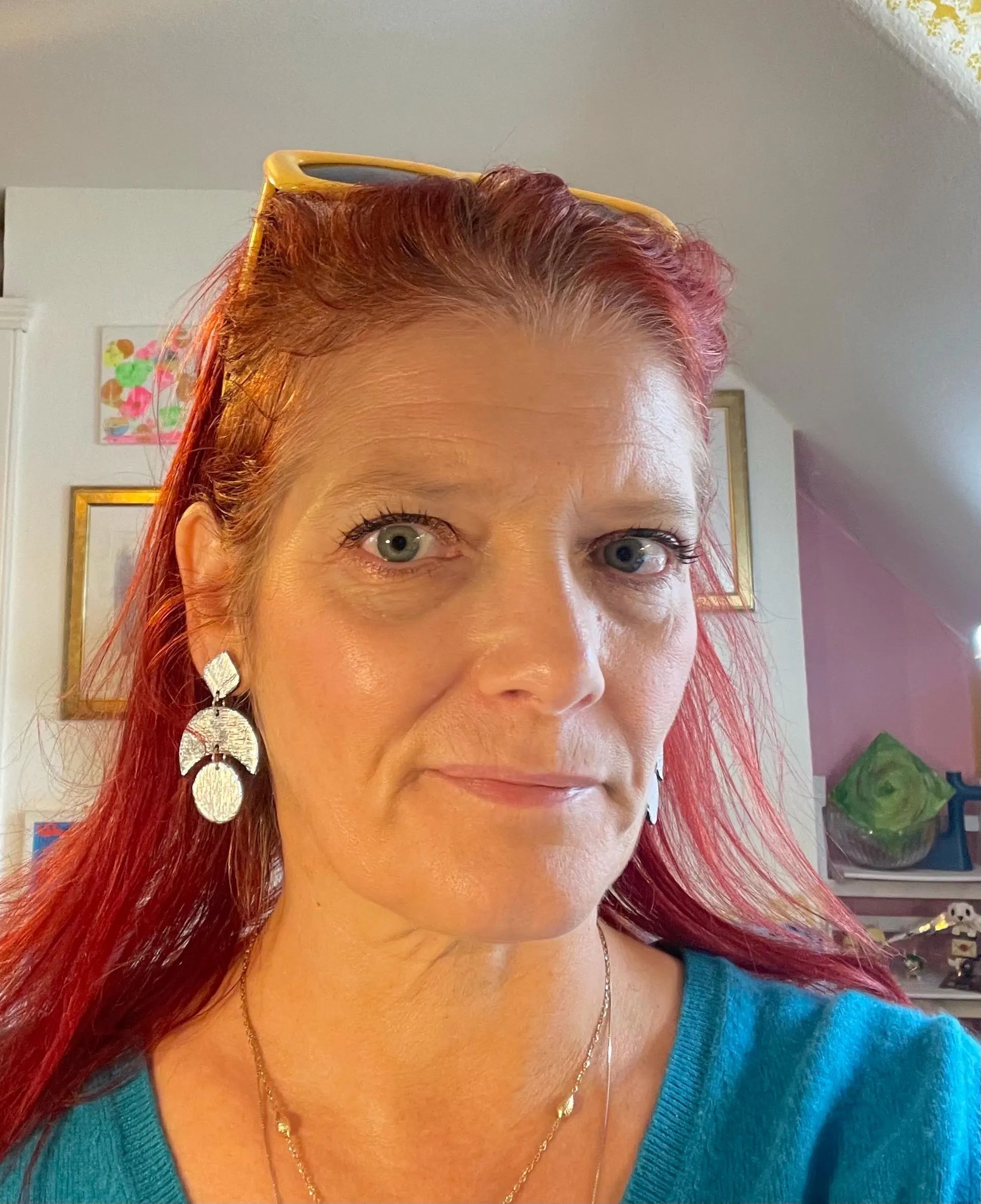 Add some sparkle to your wardrobe with these LUNA - Silver party earrings! Handcrafted and uniquely textured, these earrings are the perfect accessory for any occasion. Give them as a gift to a fellow moon lover (or keep them for yourself - we won't tell). Because let's be honest, who needs an excuse to treat themselves to something shiny? ;)&nbsp;